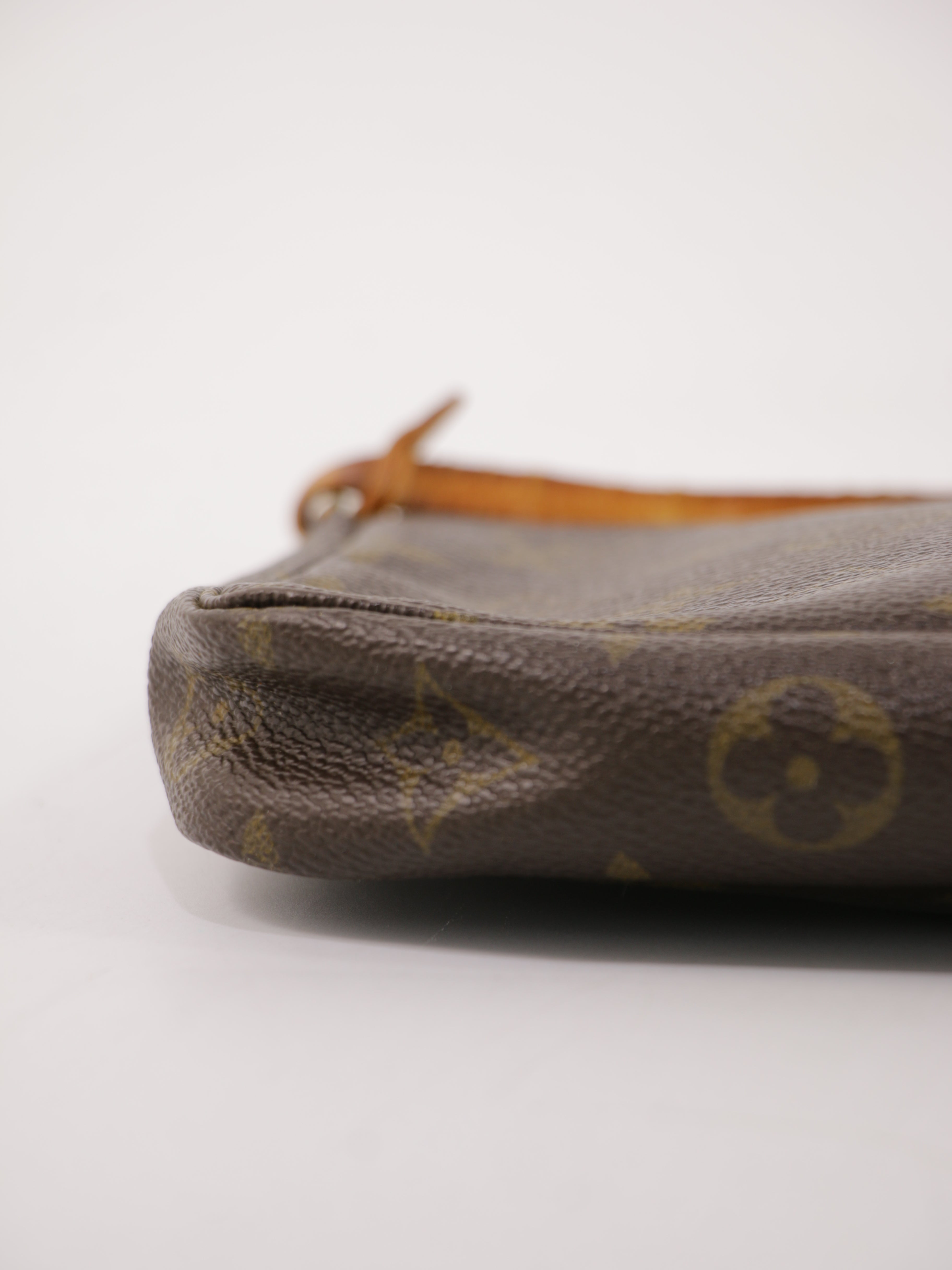 Louis Vuitton Accessories Pochette