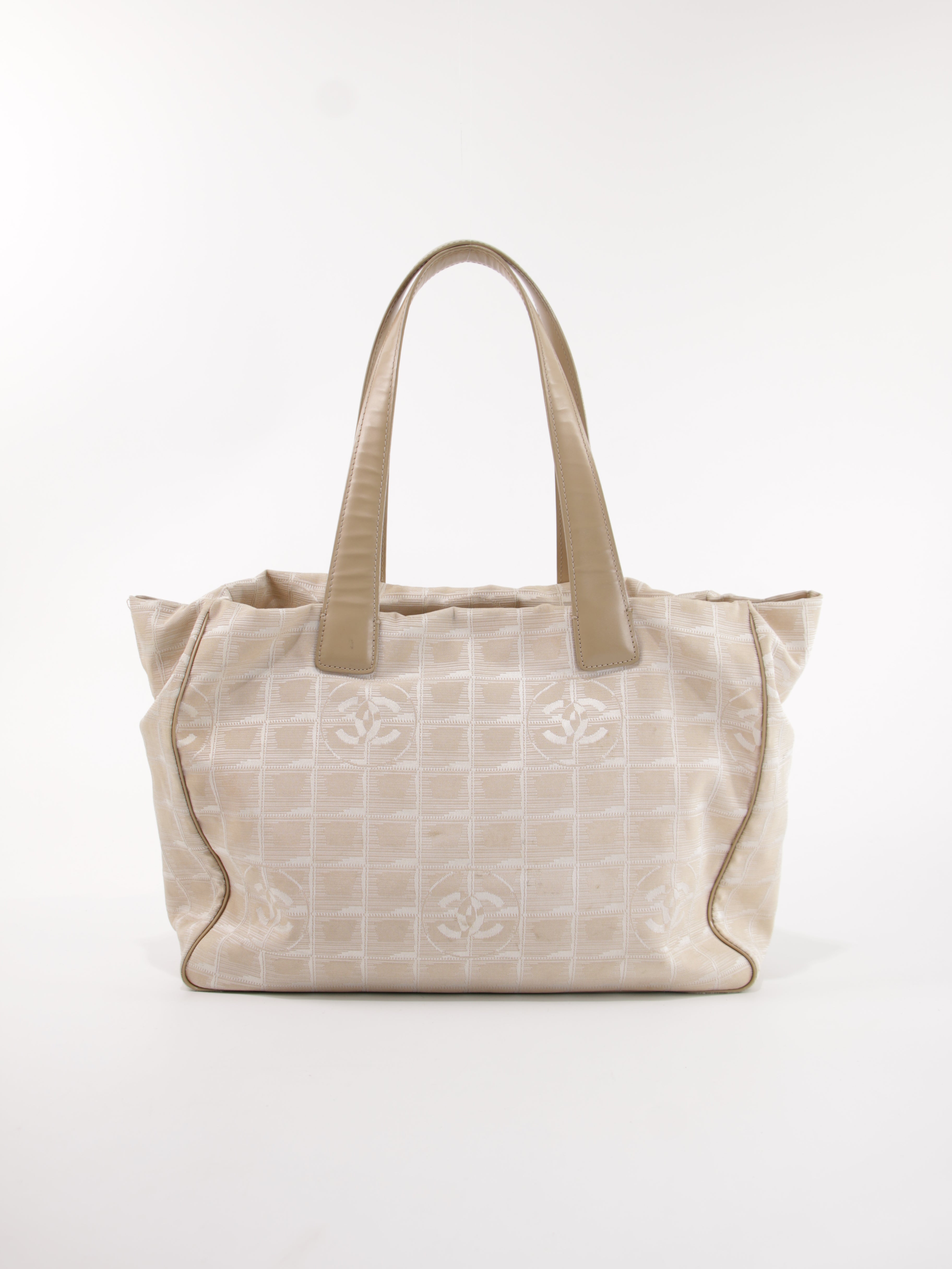 Medium New Travel Line Tote