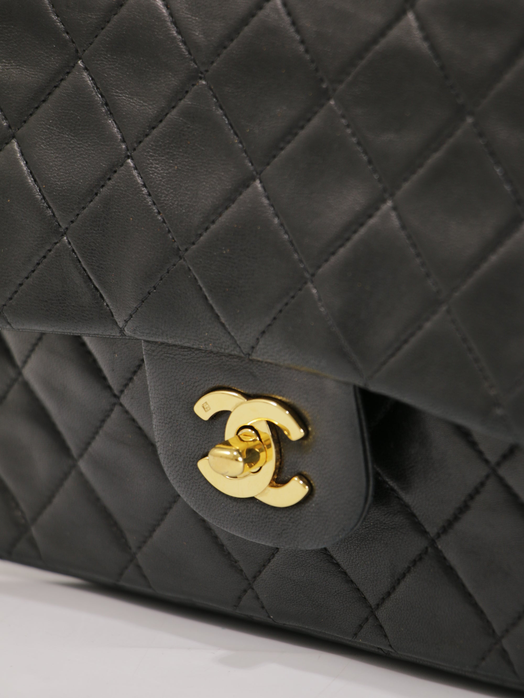 Medium Classic Flap