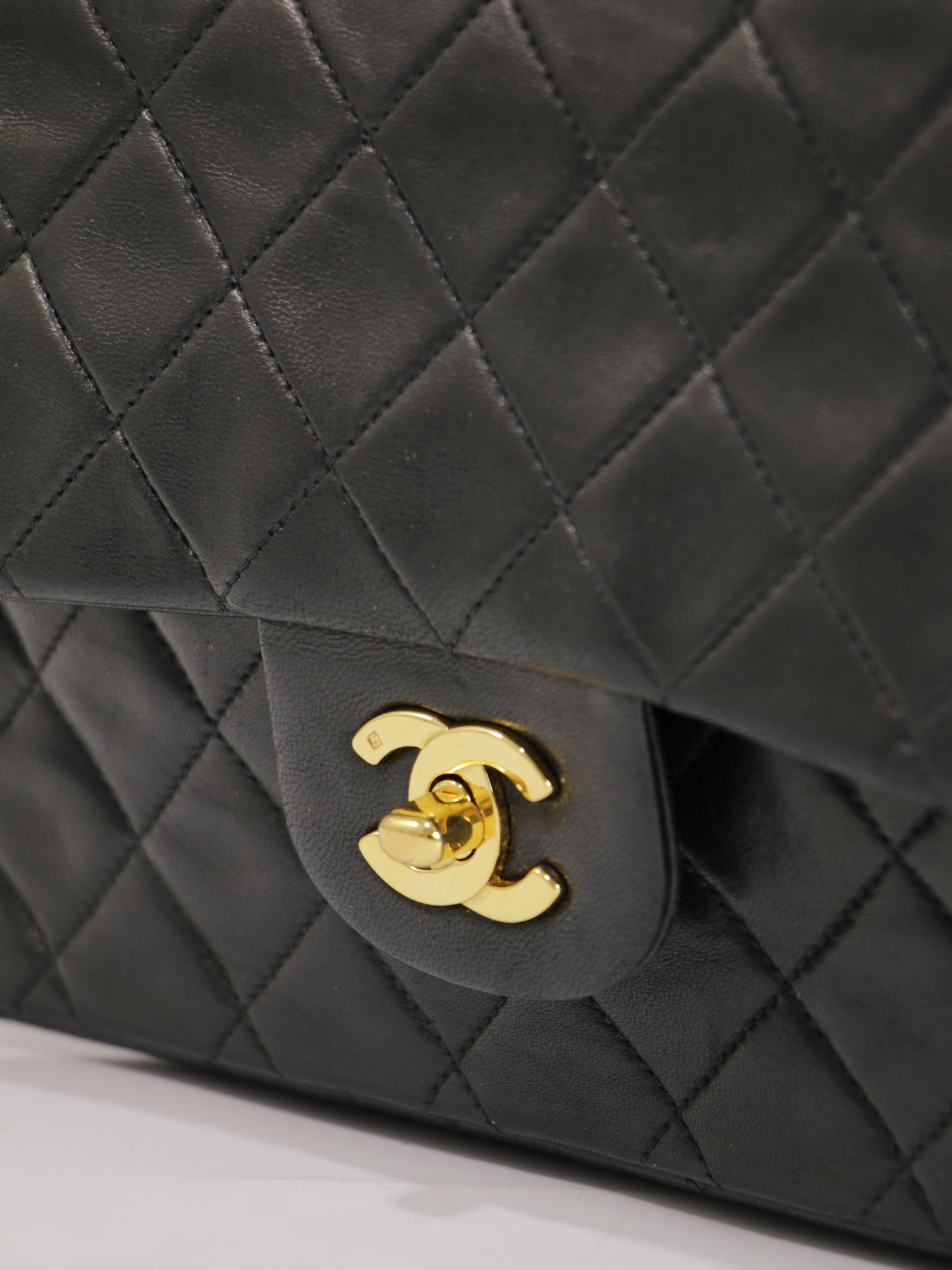Medium Classic Flap