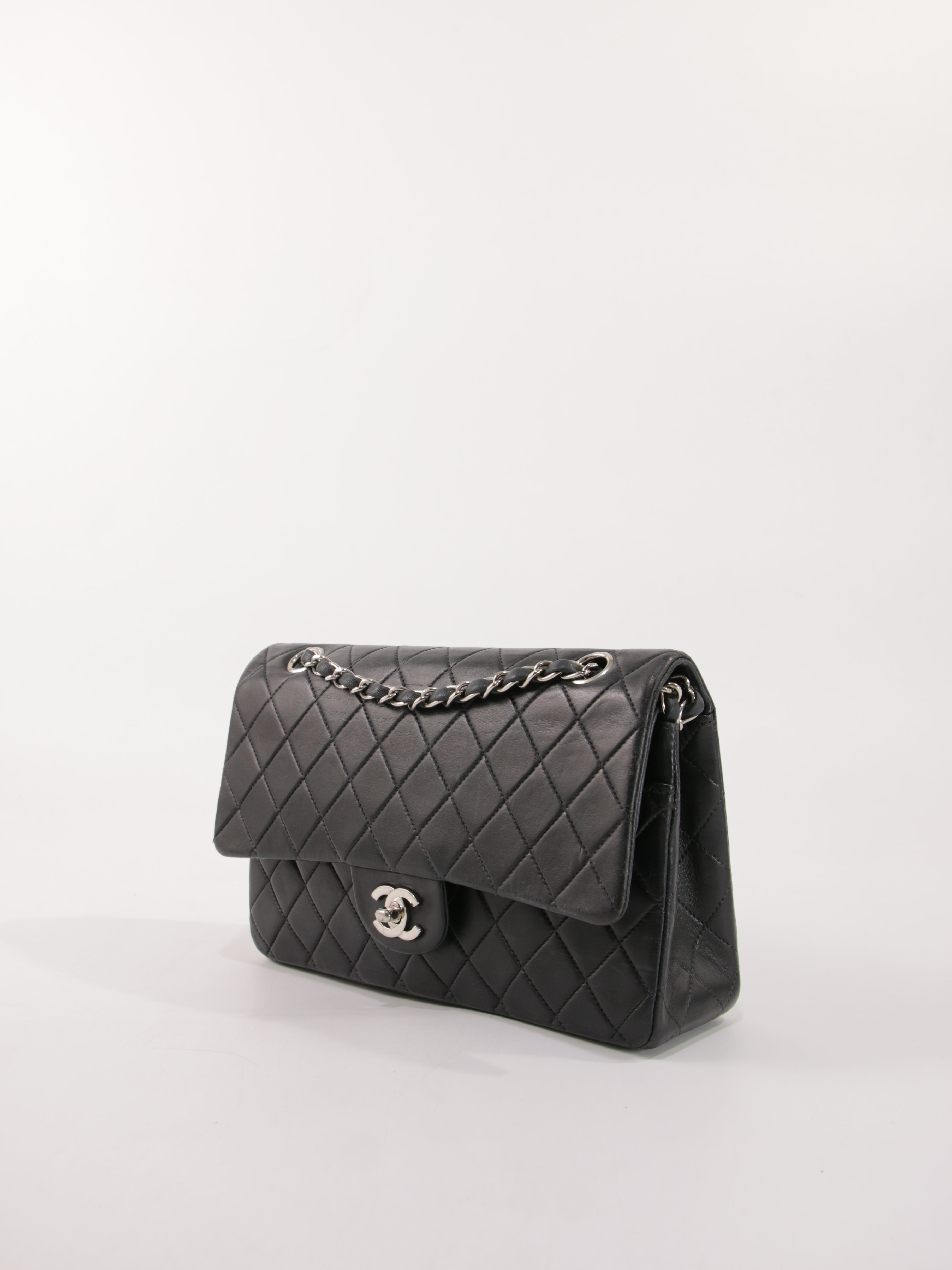 Medium Classic Flap