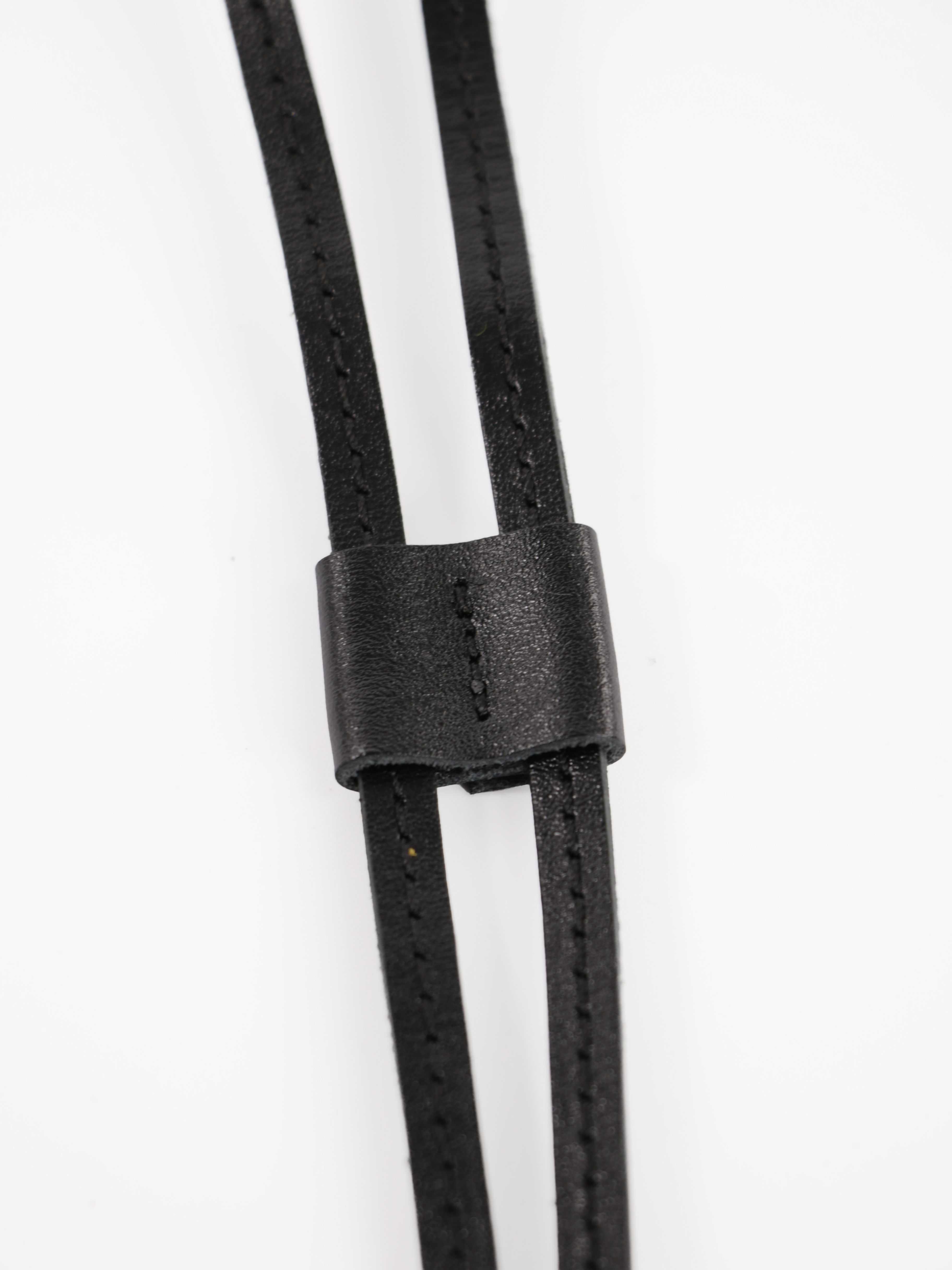Noé Leather string