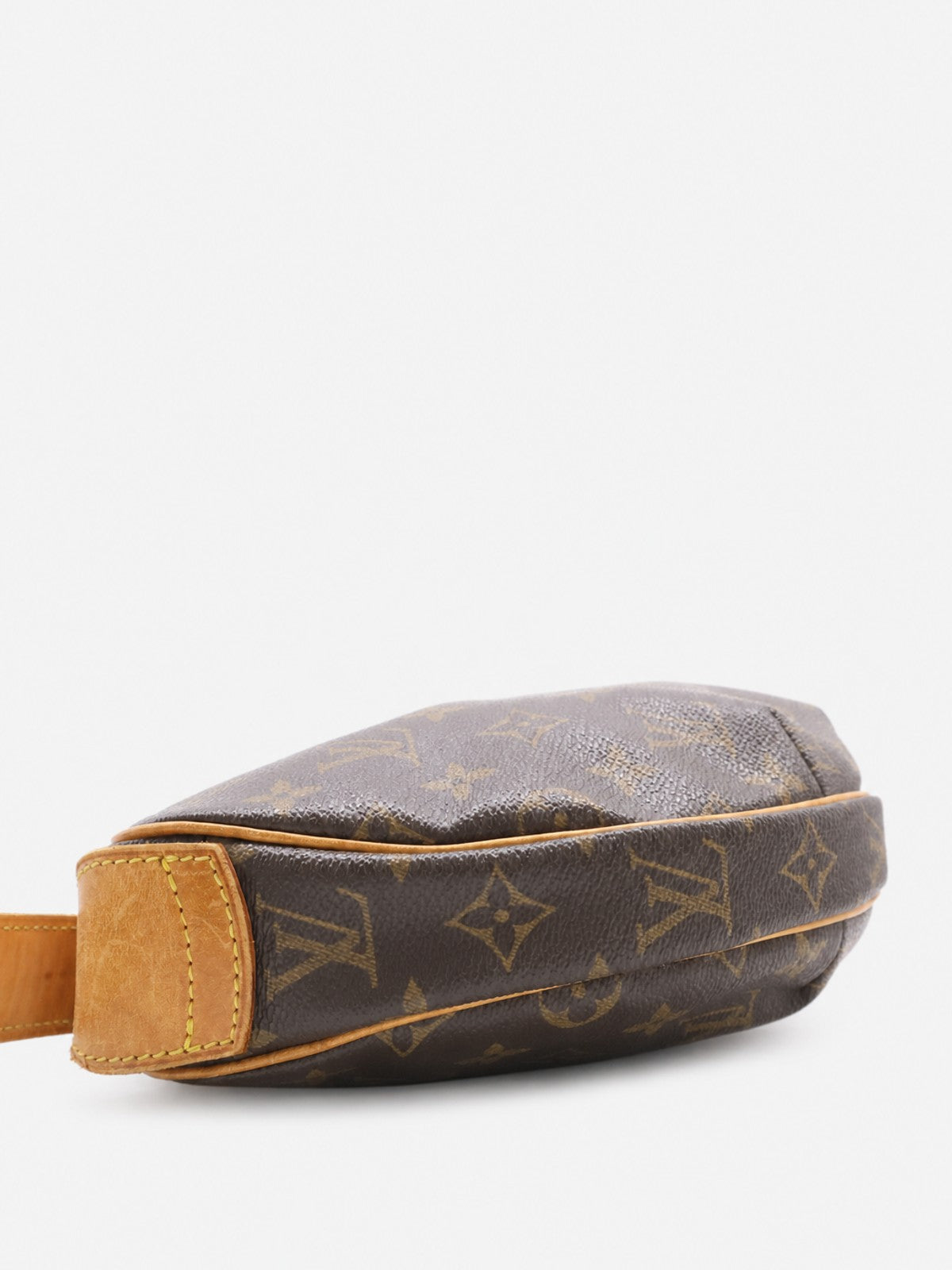 Louis Vuitton Croissant MM