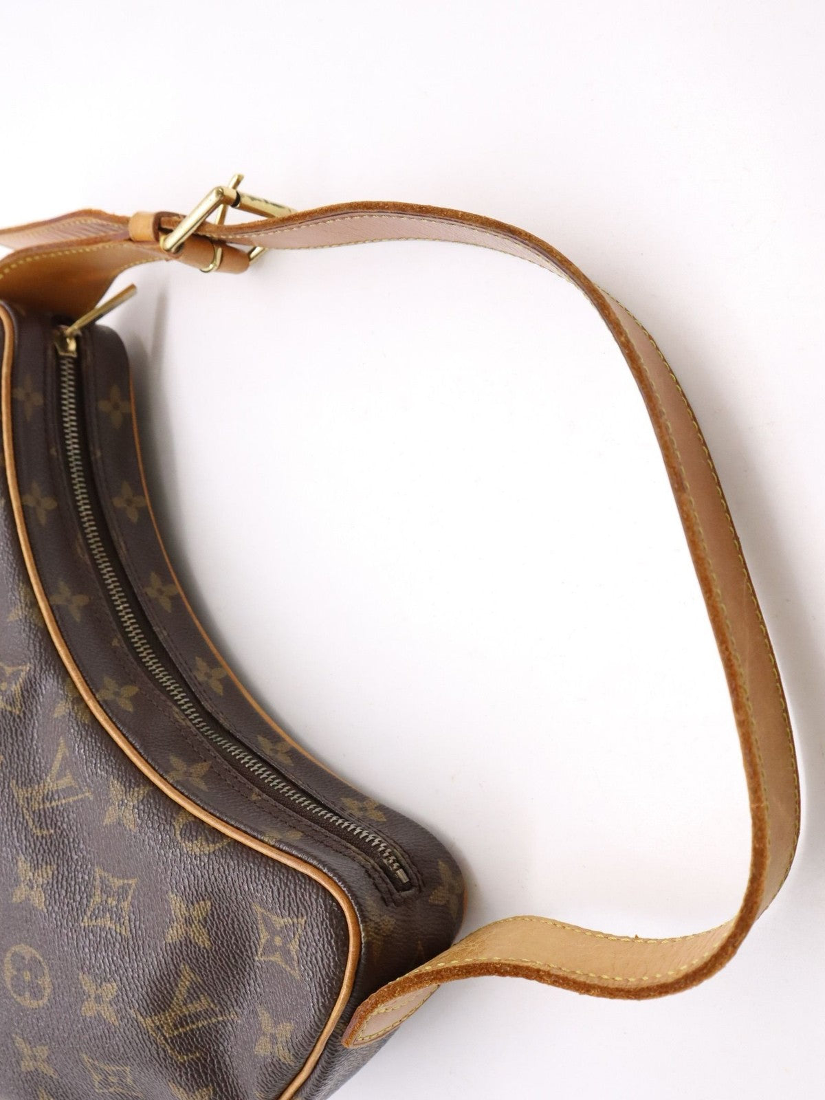 Louis Vuitton Croissant MM