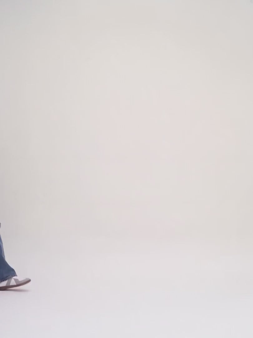 Carregar vídeo: Balenciaga Small City White Leather